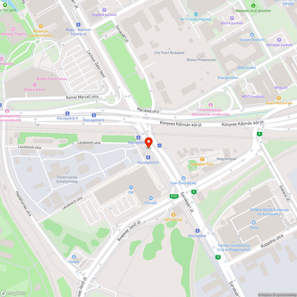 Kopott ülőke és graffitis váró bejelentés helye