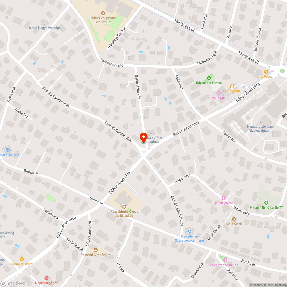 Út közepére kidőlt tábla bejelentés helye