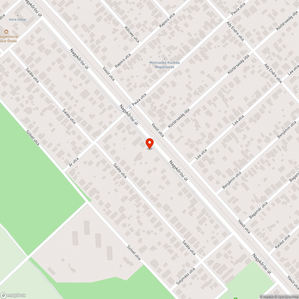 Nagyméretű fekete vászonvalami zászlót játszik bejelentés helye