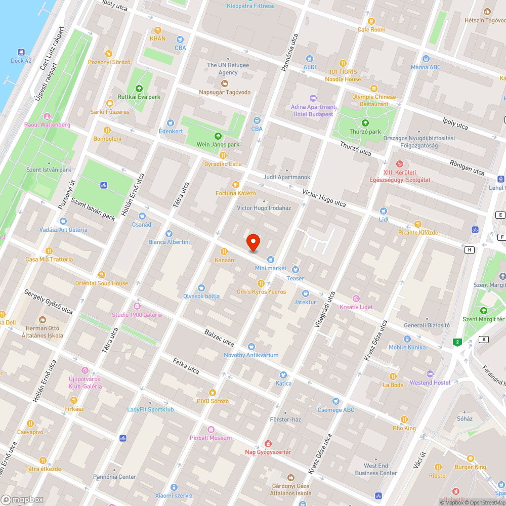 Sérült kerítések és oszlopok a fa körül bejelentés helye