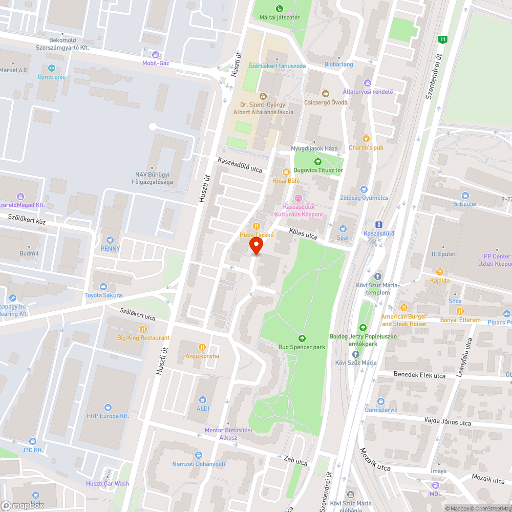 Kidöntött, a földön heverő parkolási tábla. bejelentés helye