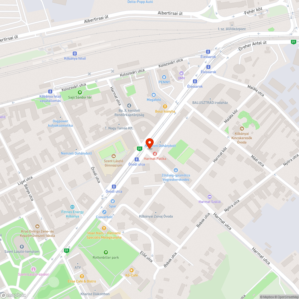 Forgalomtechnikai fedlap mellett lyukad a járda bejelentés helye