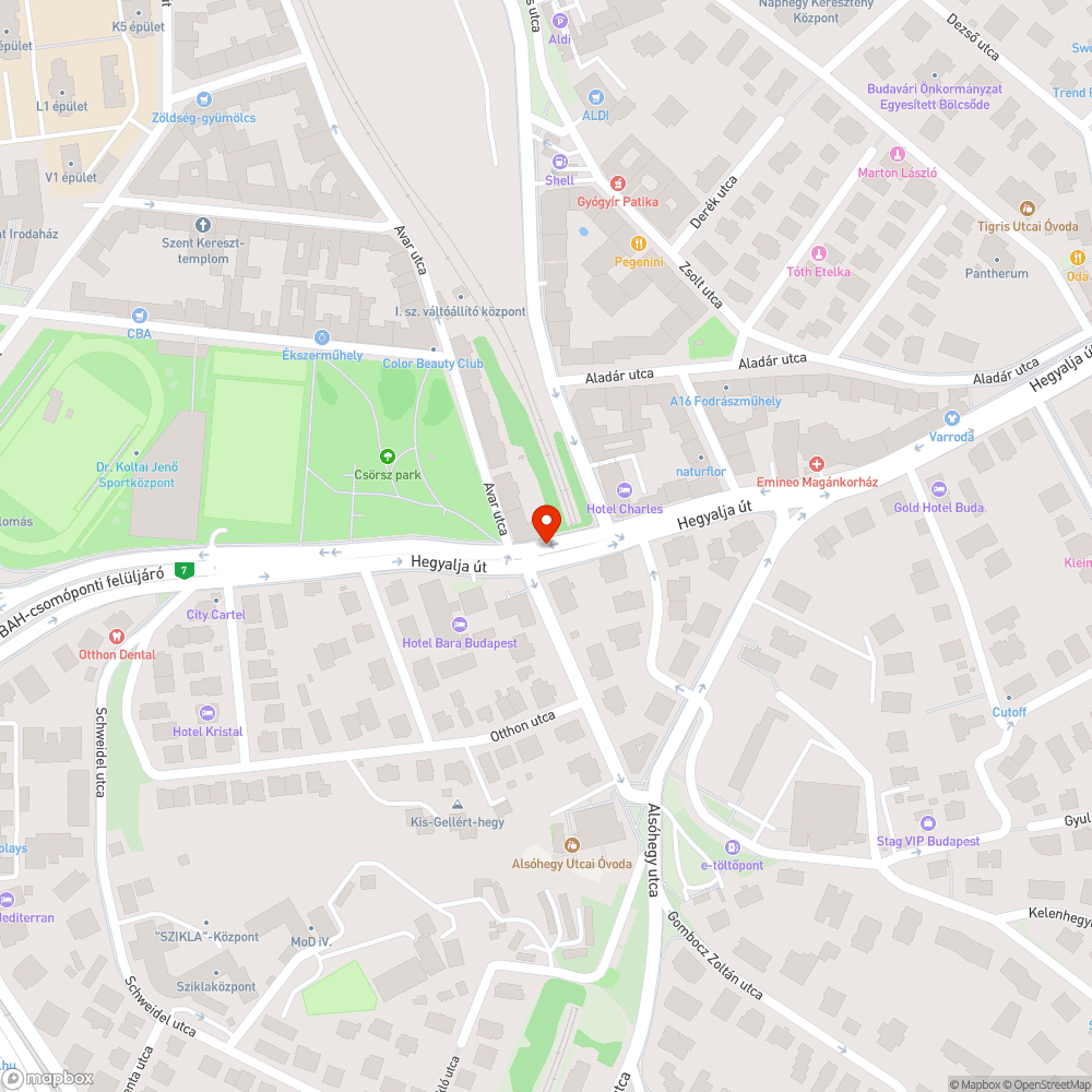 Hosszanti törés az úton, plusz kátyúk bejelentés helye