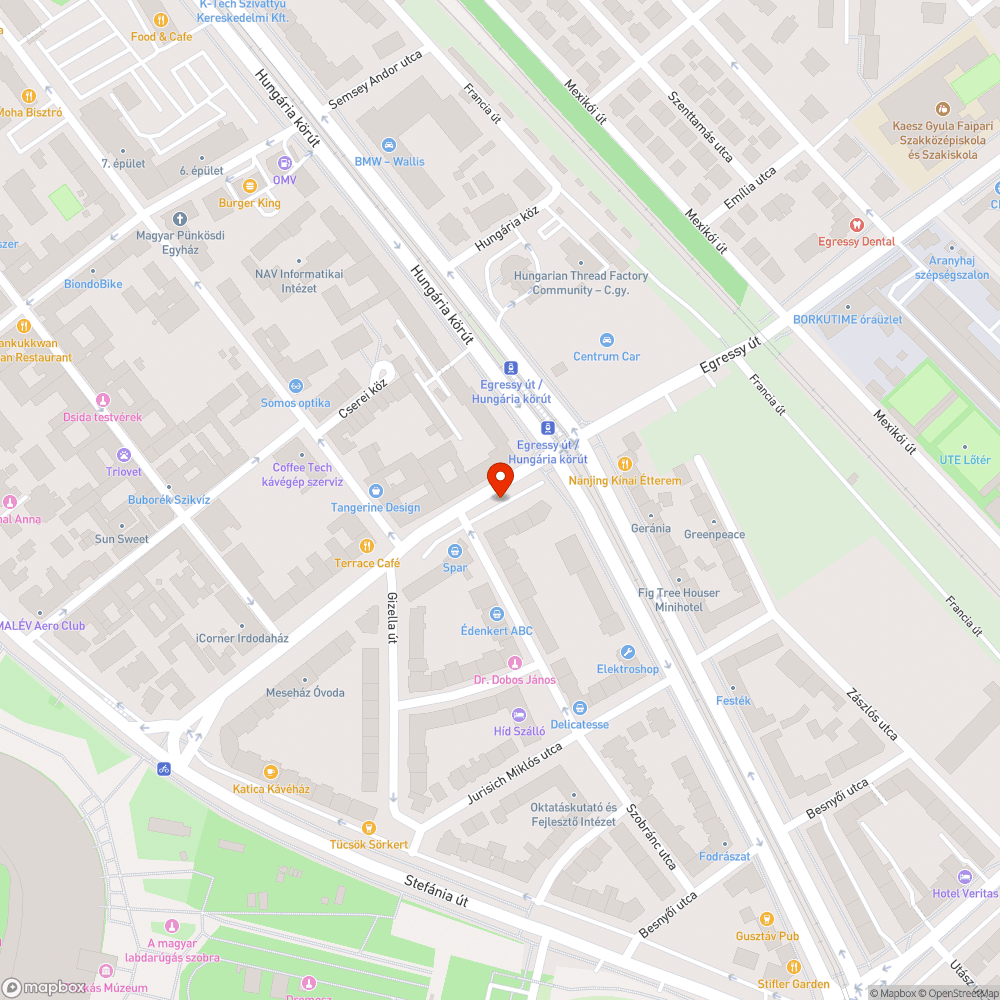 Elhagyott, szétberhelt Ford Mondeo, amiben emberek laknak bejelentés helye