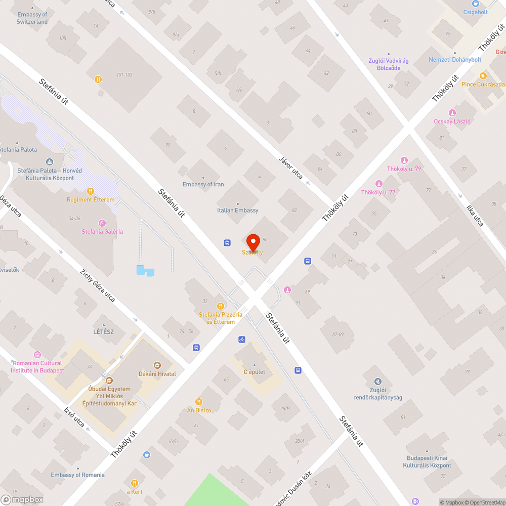 Szépen növekvő kátyú a trolibusz megállóban bejelentés helye