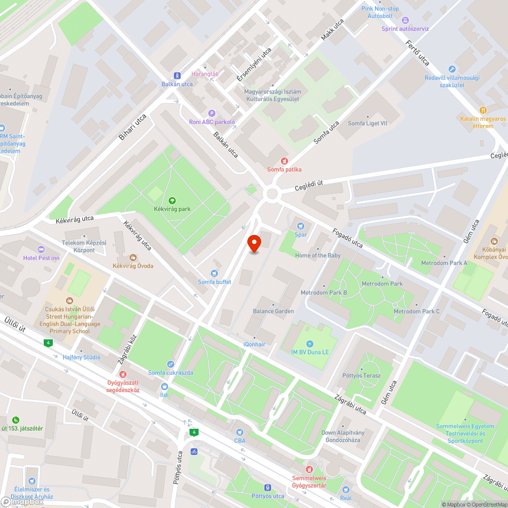 a Somfa köz 13. és 15. között, a padoknál felpúposodott a térkő bejelentés helye