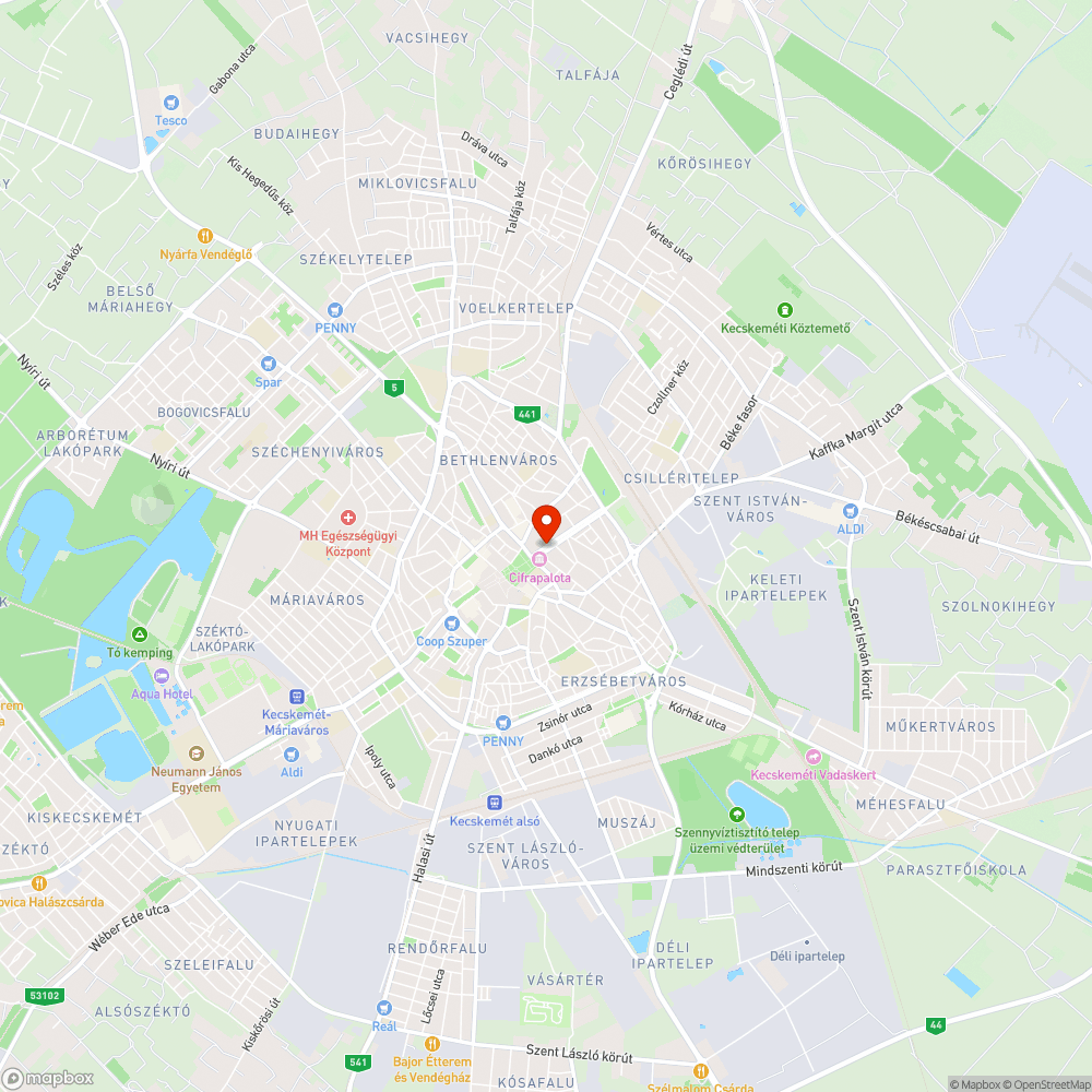 Átkelőhely előtt található közlekedést akadályozó kiülő bejelentés helye