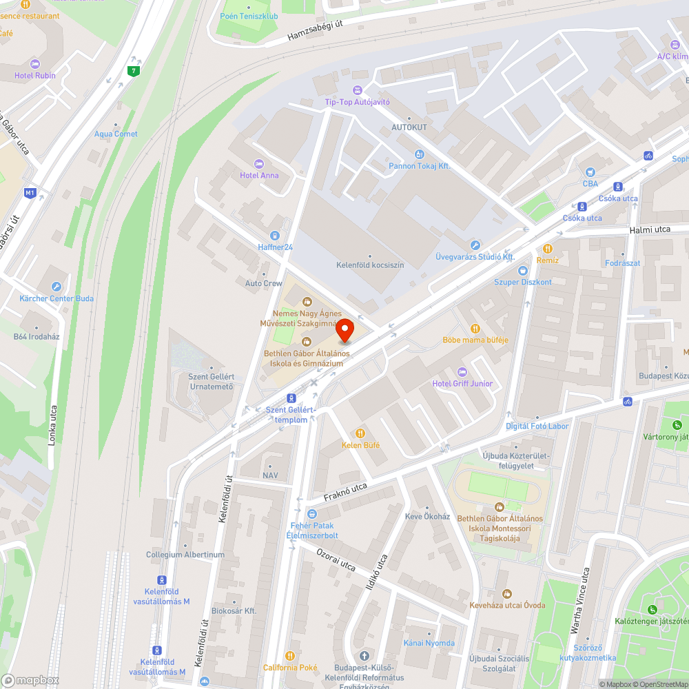 Túl későn lévő kanyarodó főútvonal tábla bejelentés helye