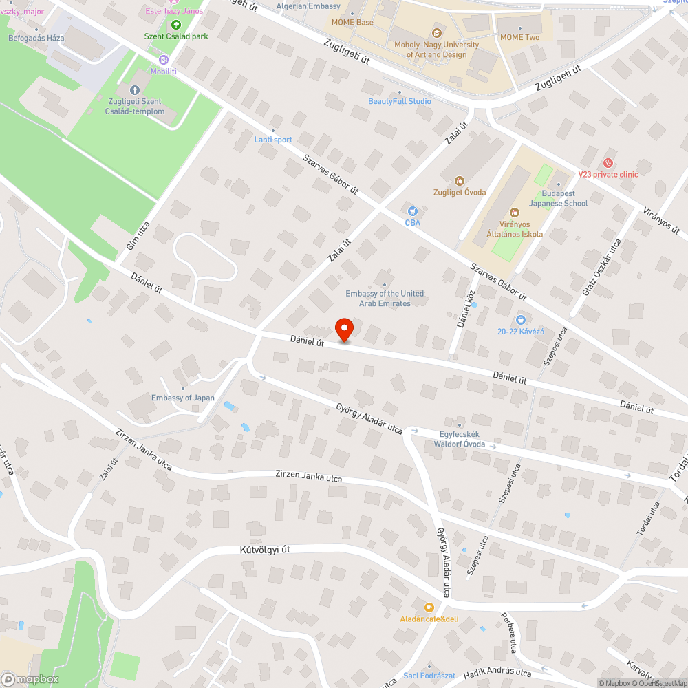 Egész járdát elfoglaló karácsonyfa bejelentés helye