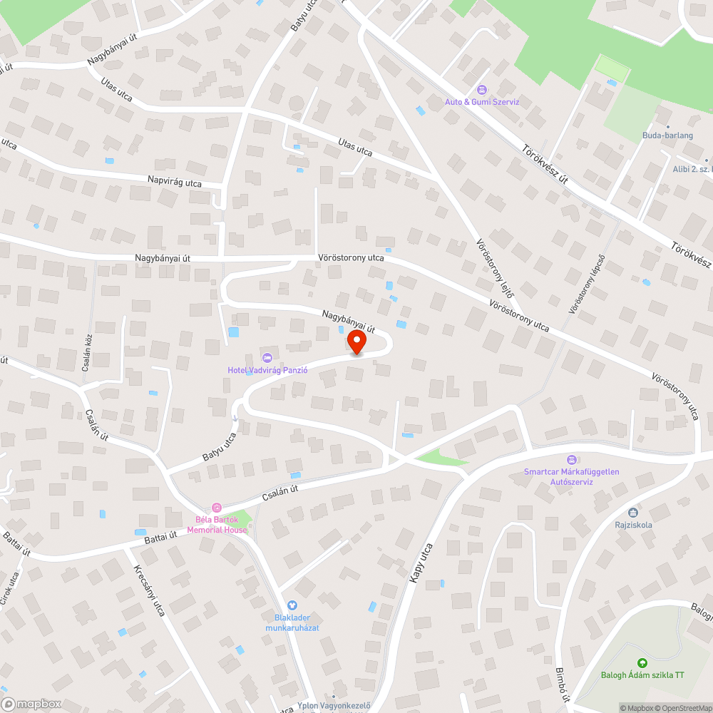 Közműakna fedél mellett beszakadt a járda bejelentés helye