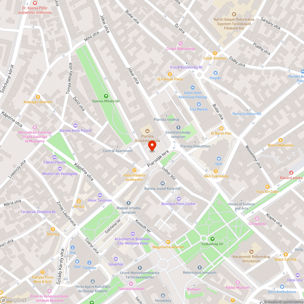 Közlekedési tábla a buszmegállóban bejelentés helye