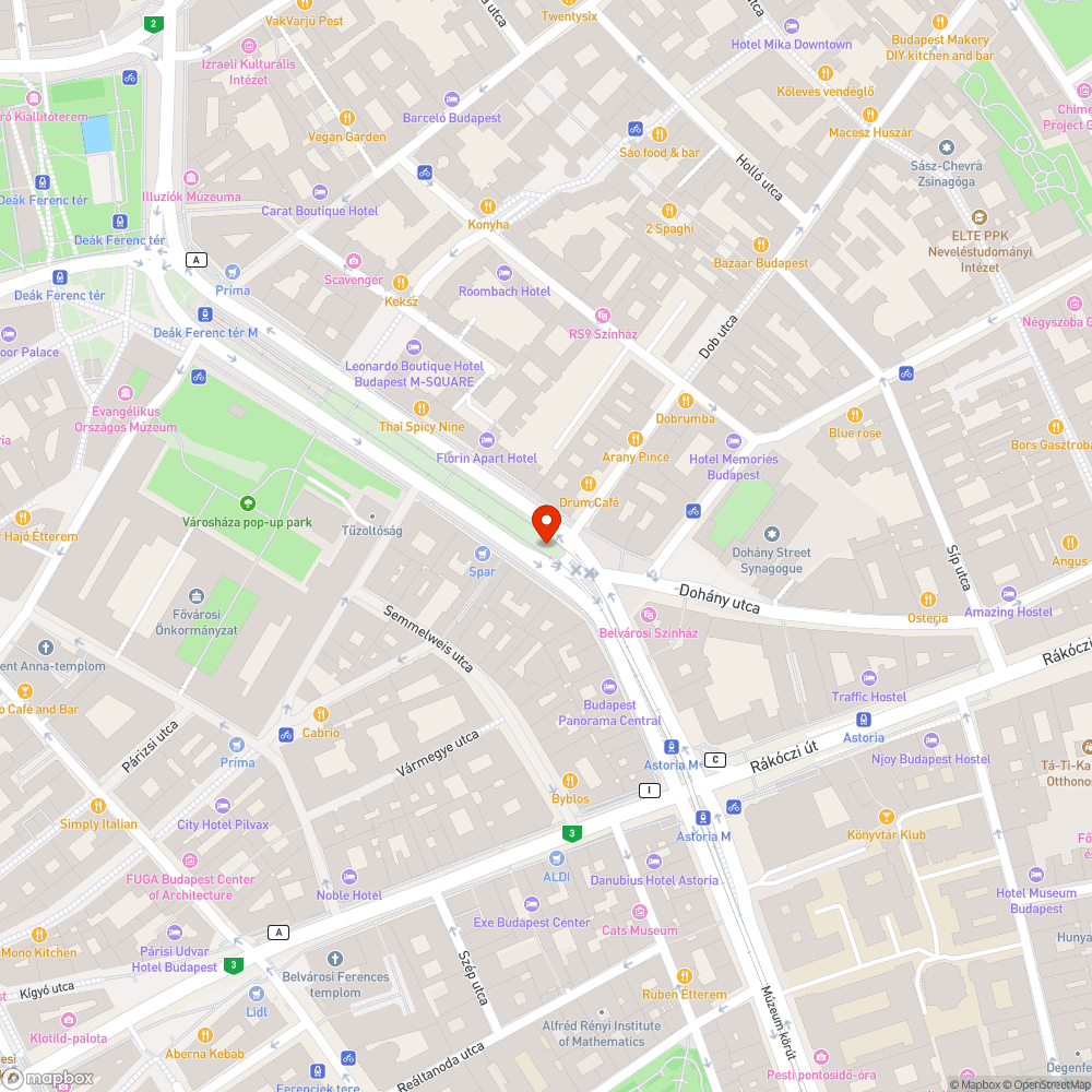 Villanyoszlop tele Airbnb lakatos kulccsal bejelentés helye