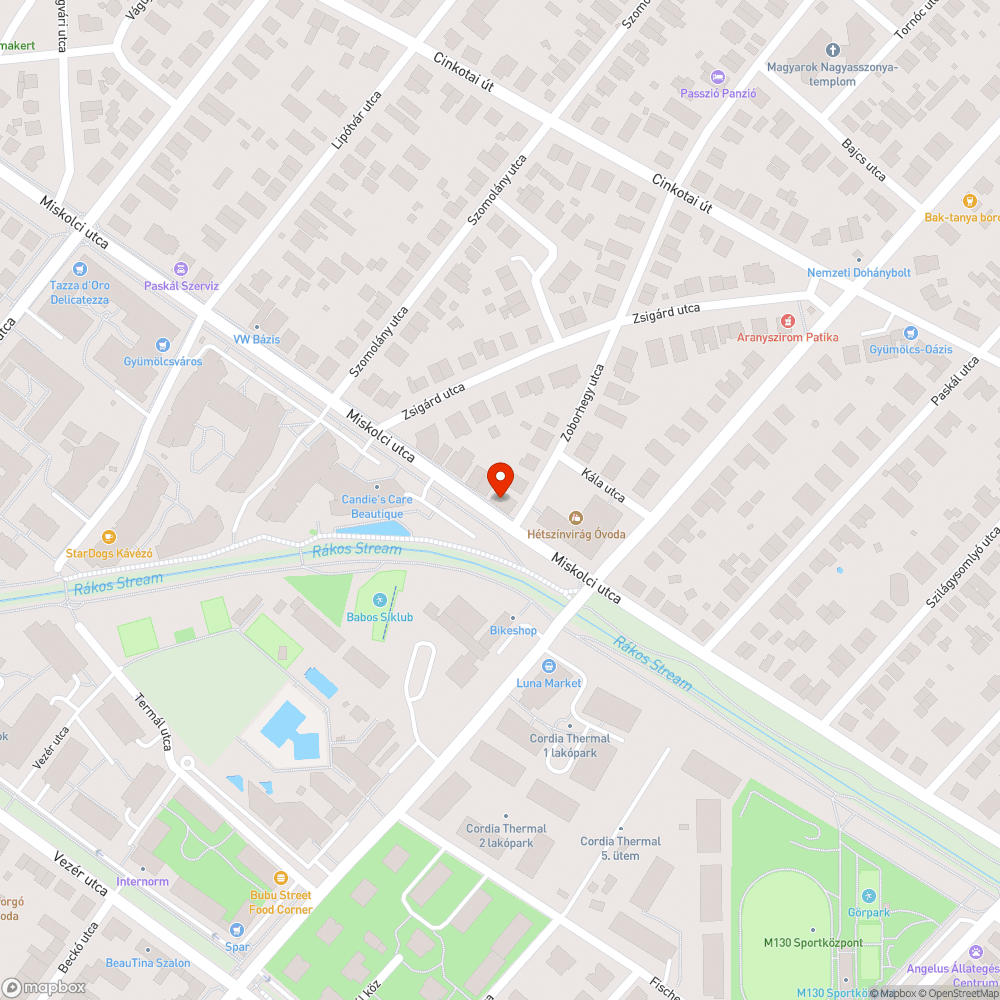 Kerítés maradványai, építési törmelék és kivágott fák bejelentés helye