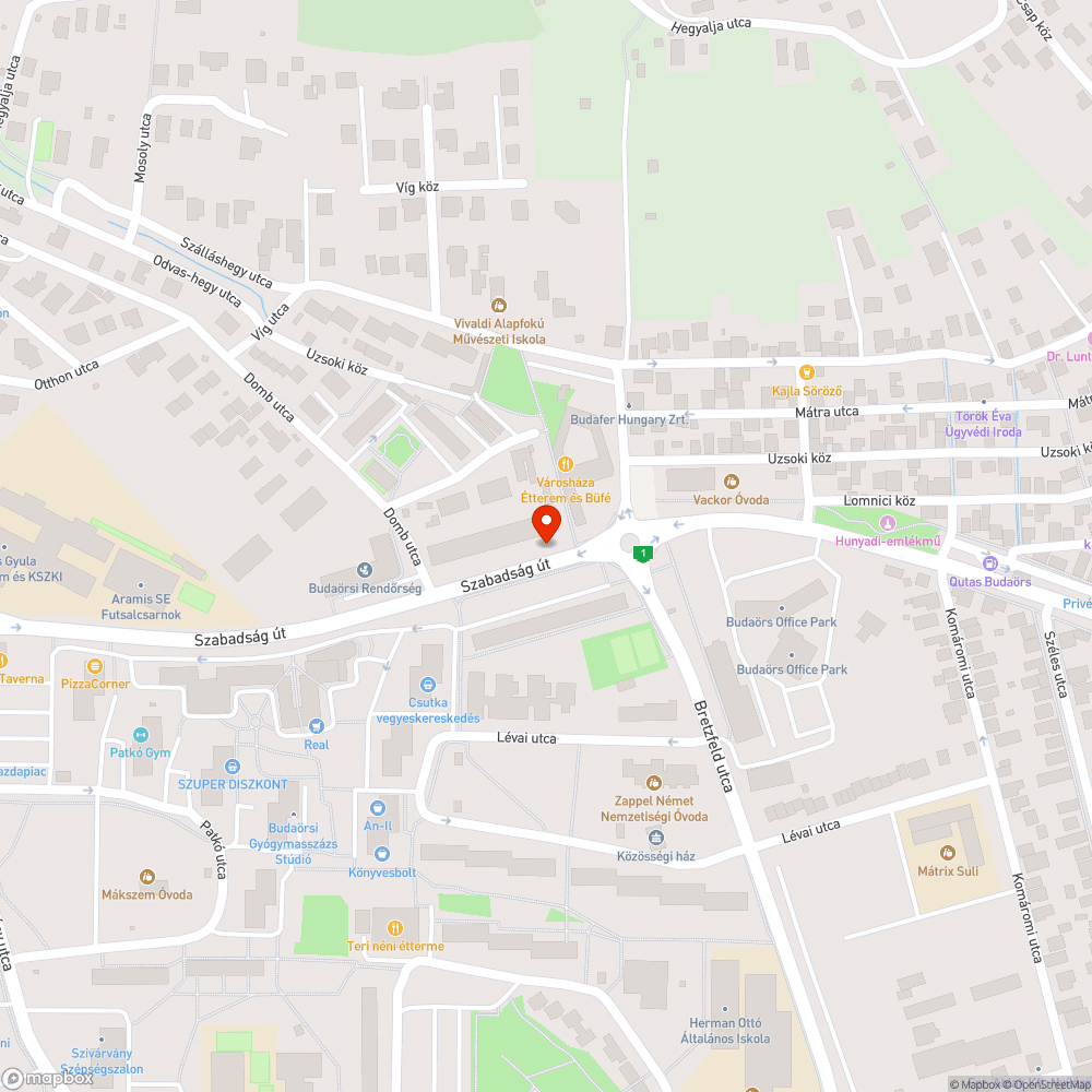 Nincs egy szintben az aszfalttal a csatornafedél bejelentés helye