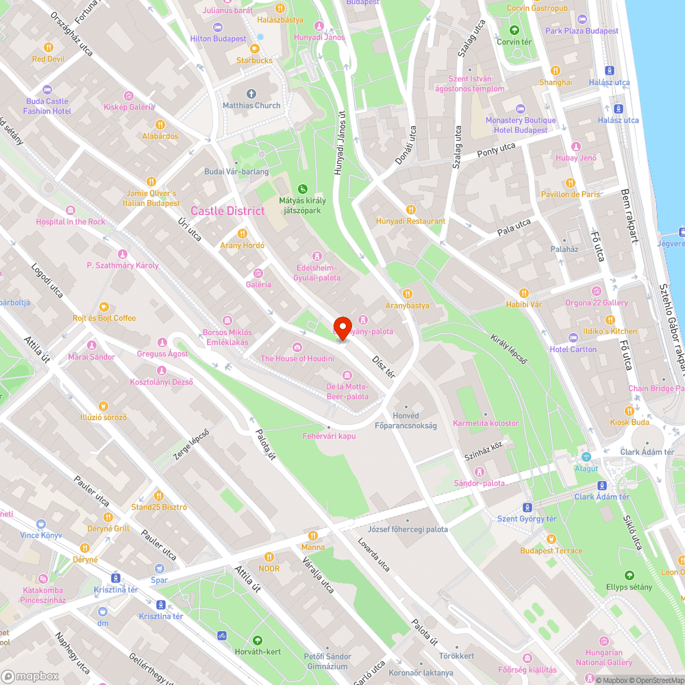 Balesetveszélyes, beszakadt ideiglenes buszváró a Dísz téren bejelentés helye