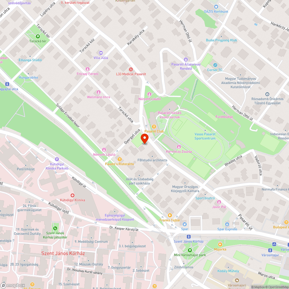 Oszlop ajtaja nyitva és szemetes bejelentés helye