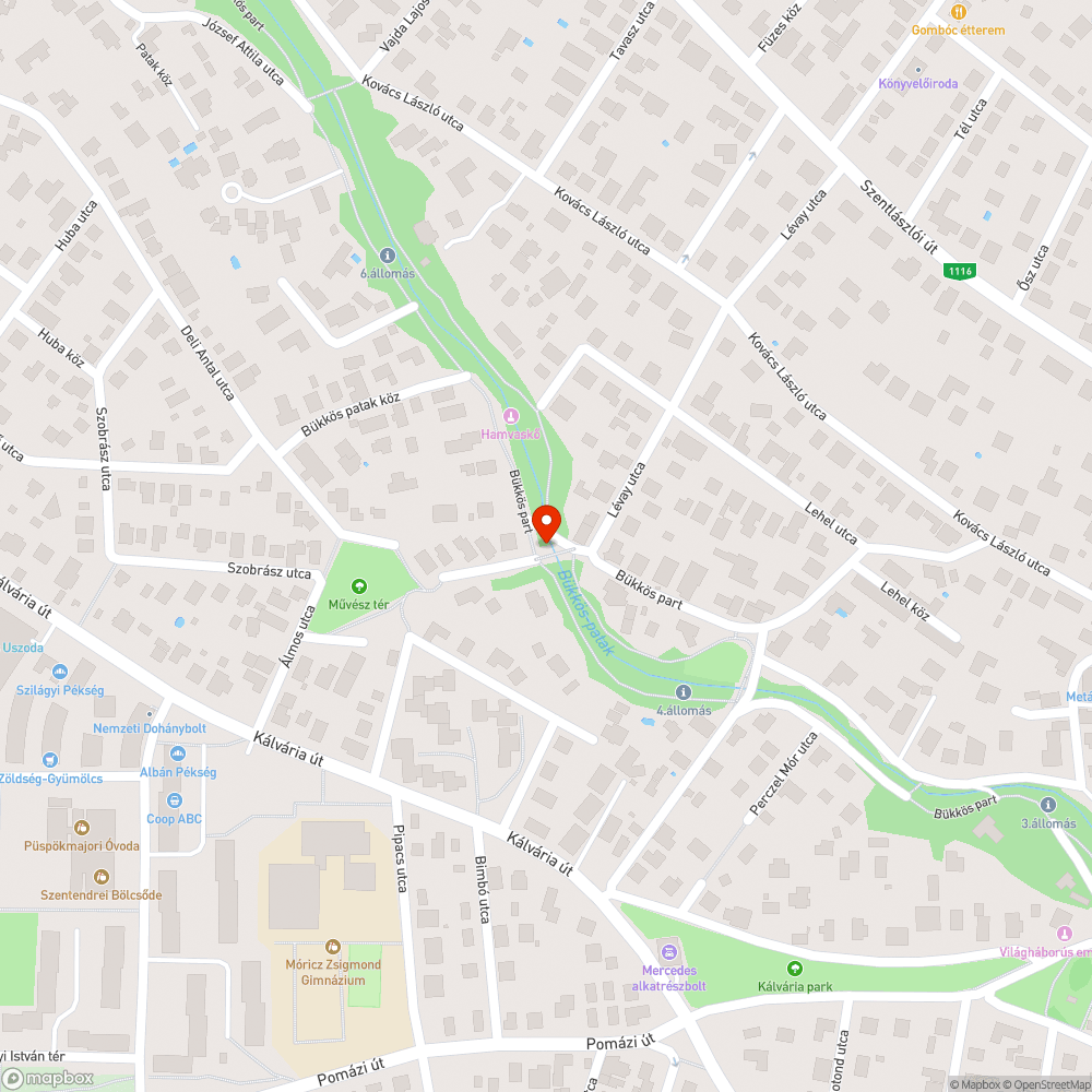 Jelzőtábla a földön a Bükkösparton a Mókus hídnál bejelentés helye