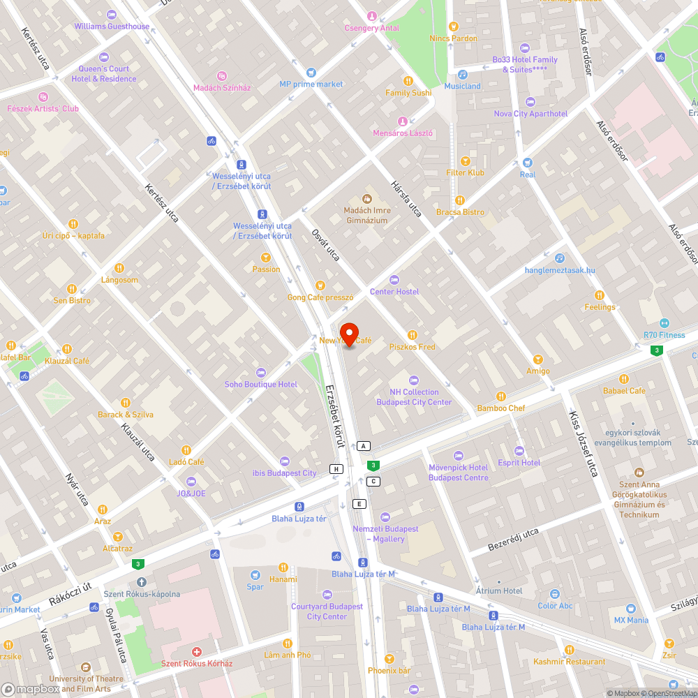 Turistákkal elfoglalt járda bejelentés helye