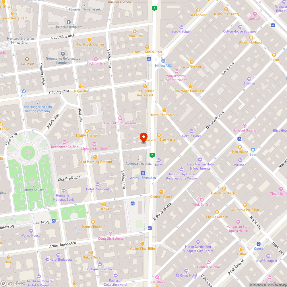 Sérült forgalomirányítási fedlap a bicikliúton bejelentés helye