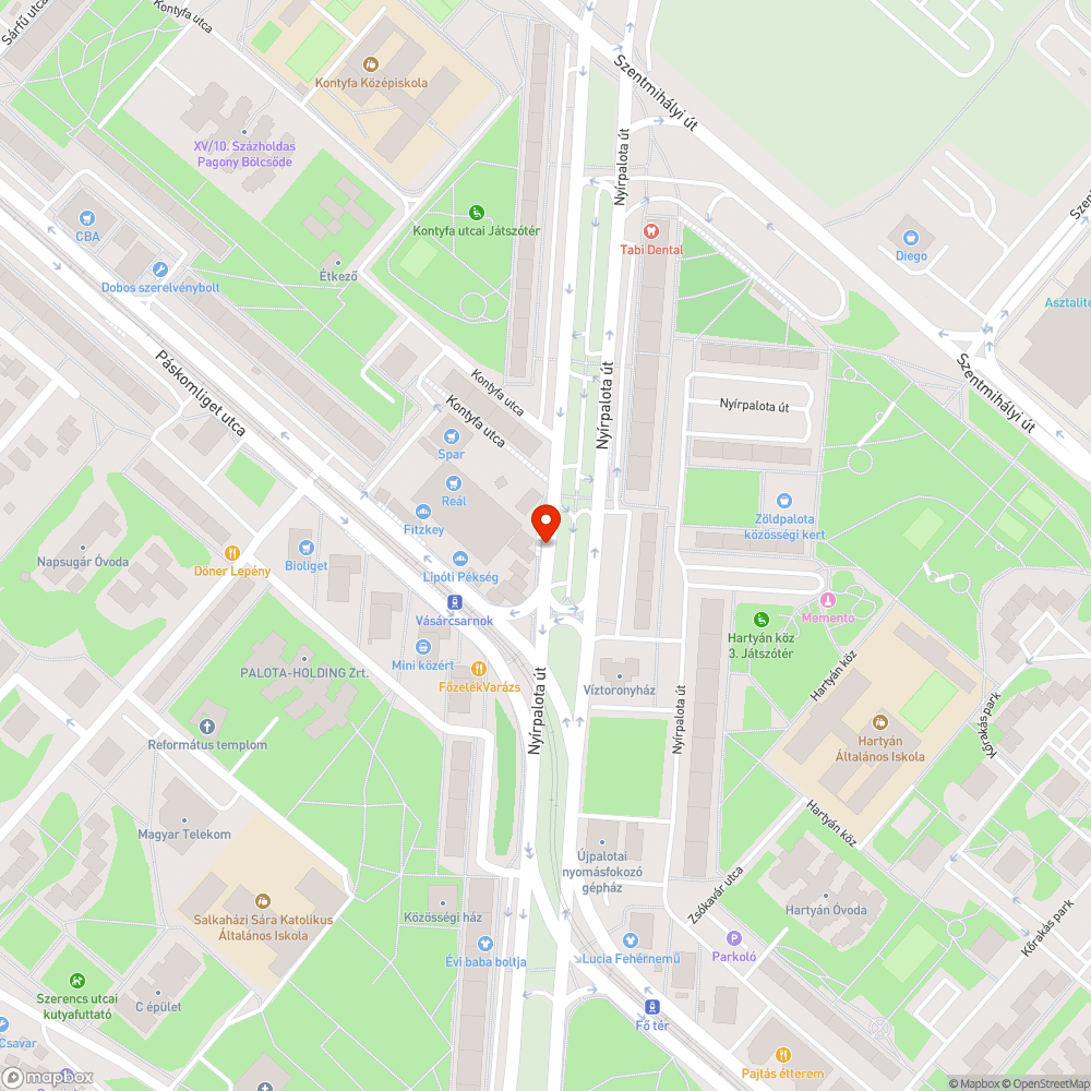 Sötét információs tábla és automaták bejelentés helye