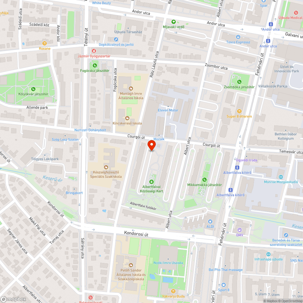 Rendszám nélküli Mercedes a parkolóban bejelentés helye