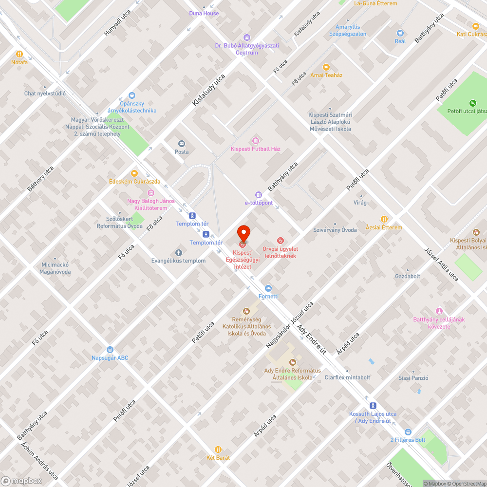 Törött szélű fedlap az Egészségügyi Intézet előtt bejelentés helye