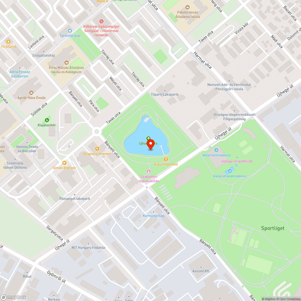 Egy nagyon megkopott fa lépcső bejelentés helye