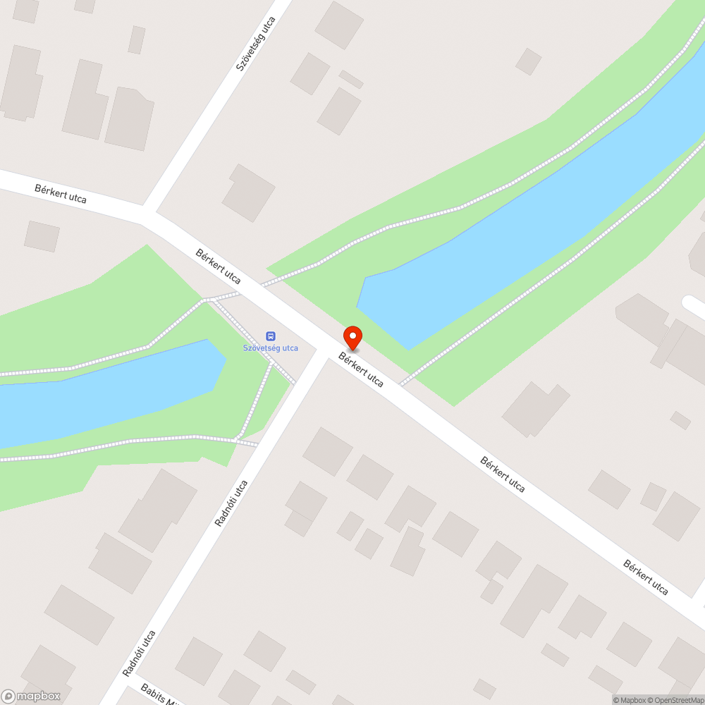 Kátyú közvetlen egy kanyar után bejelentés helye