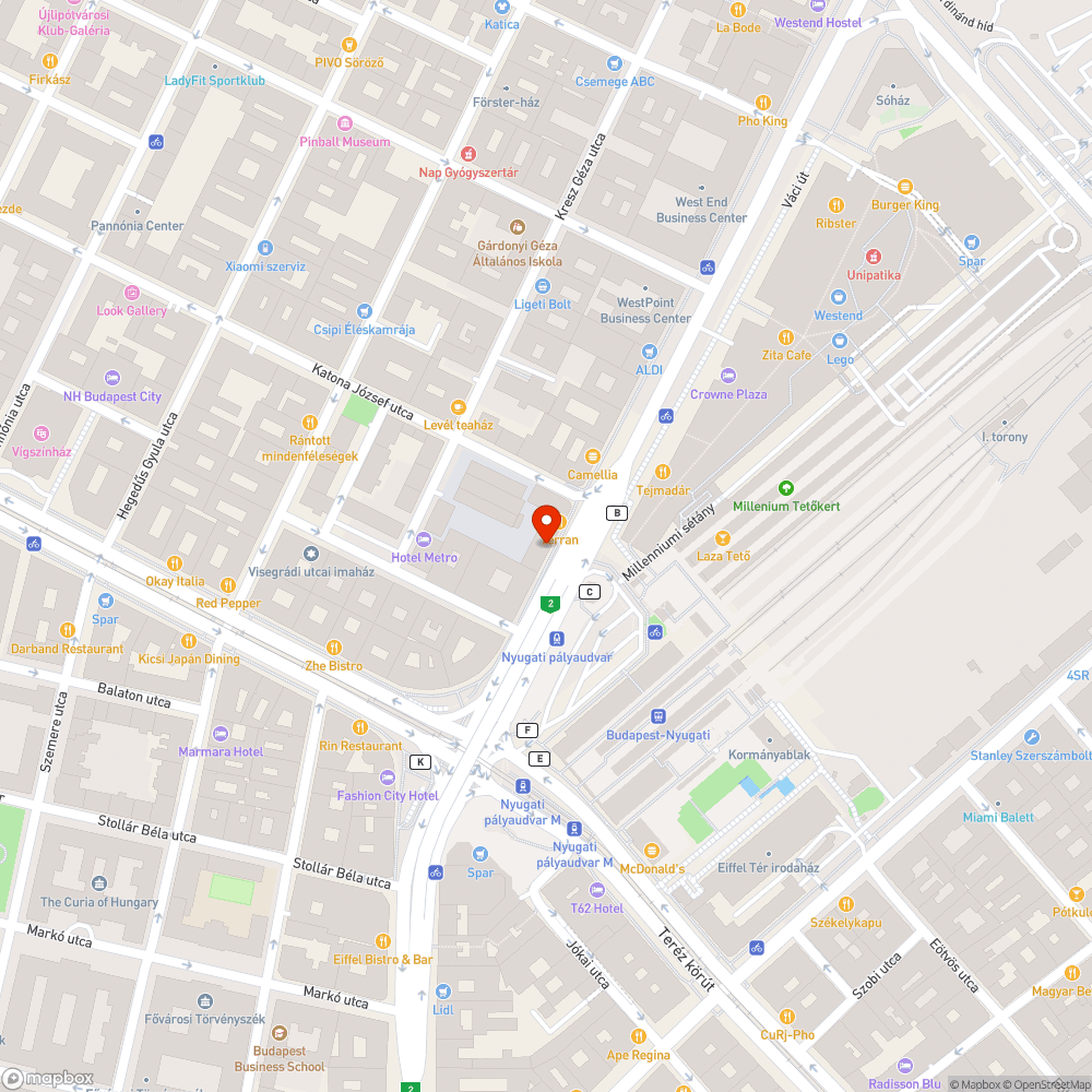 Kikopott az aszfalt a fedlap tetejéből bejelentés helye