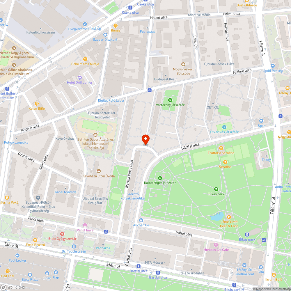 A fél járdát már benőtte a növényzet. bejelentés helye