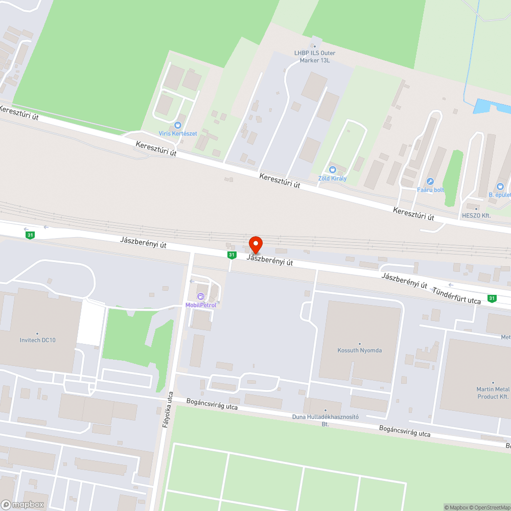 Egy darab nagyon megkopott pad a buszmegállóban bejelentés helye