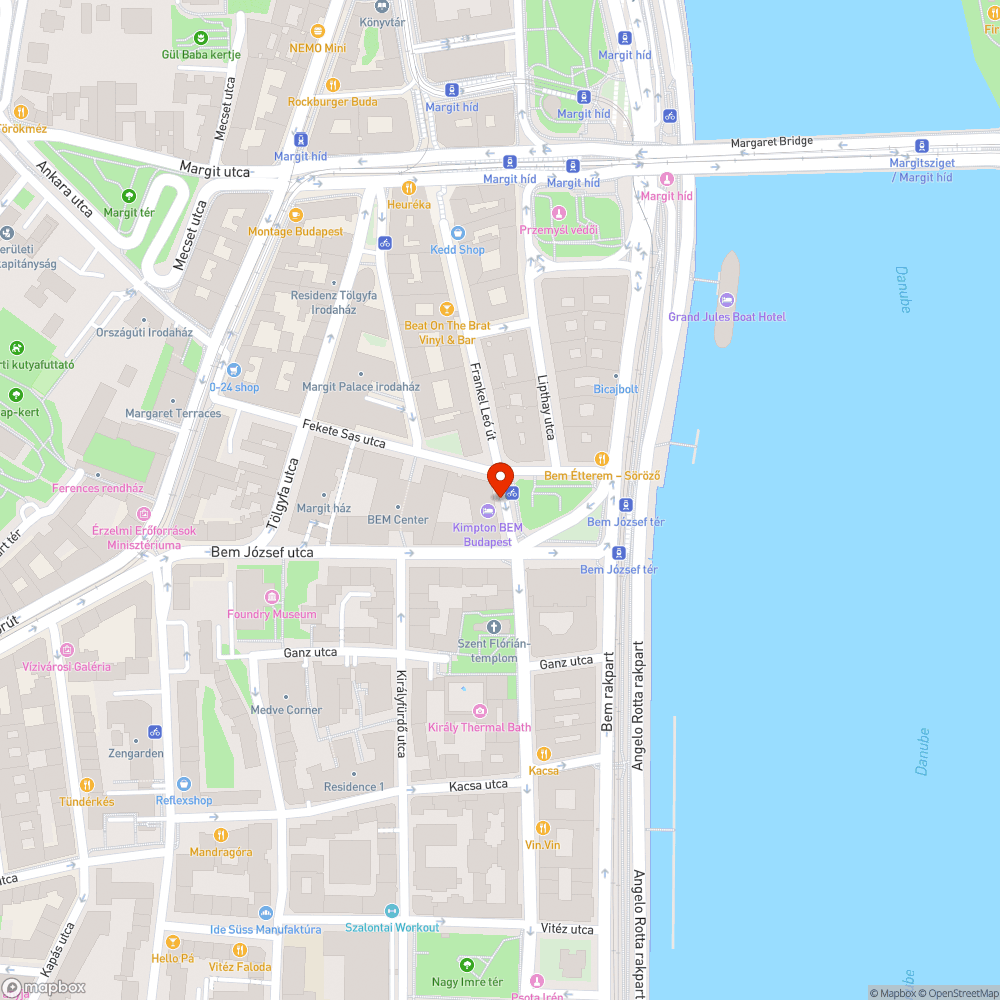 Elfoglalt járdafelület a Bem téren bejelentés helye