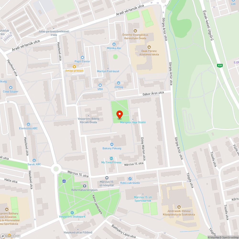 Rozsdás, szétrohadt szemetes kukák a játszótéren bejelentés helye