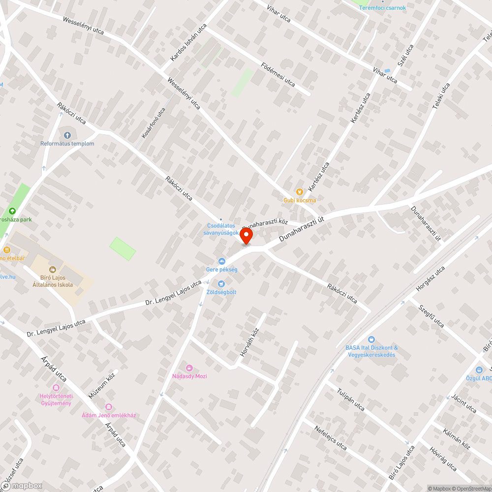 Közlekedési tábla ki van döntve bejelentés helye