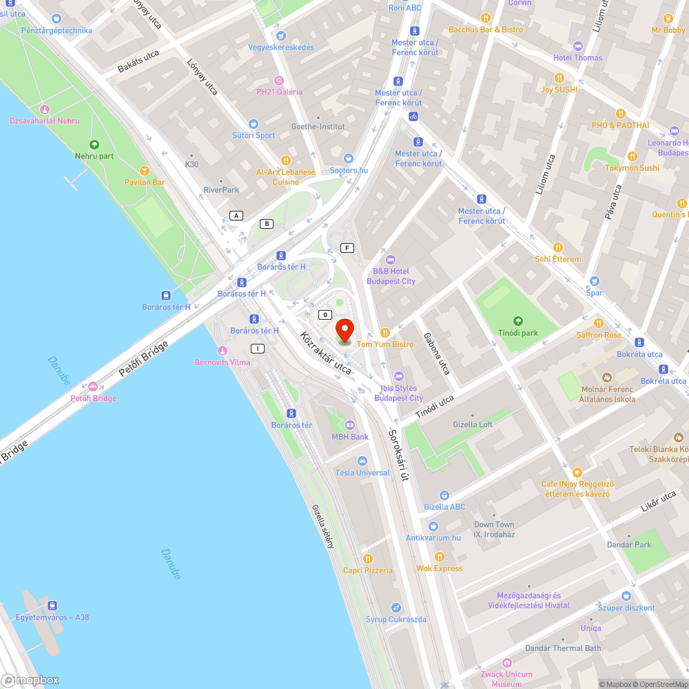 Elfordult tábla a buszvégállomáson bejelentés helye