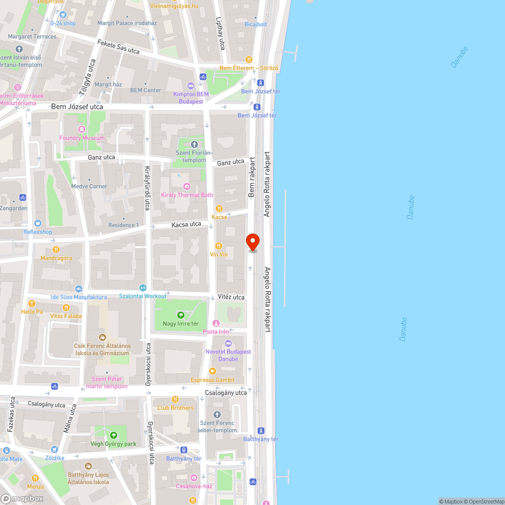 Bicikliúton pocsolya a túl mély közműfedlap miatt bejelentés helye