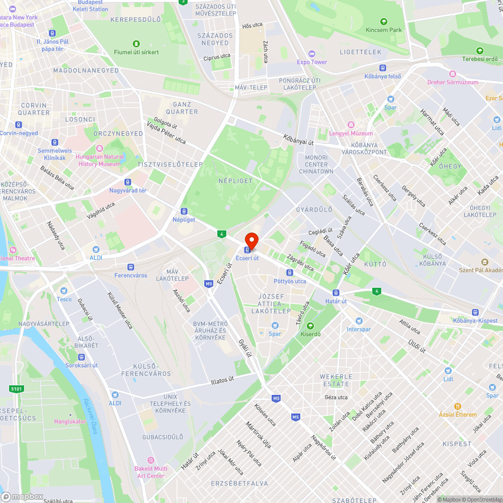 Elfordult oszlop telerakva jelzőtáblákkal bejelentés helye