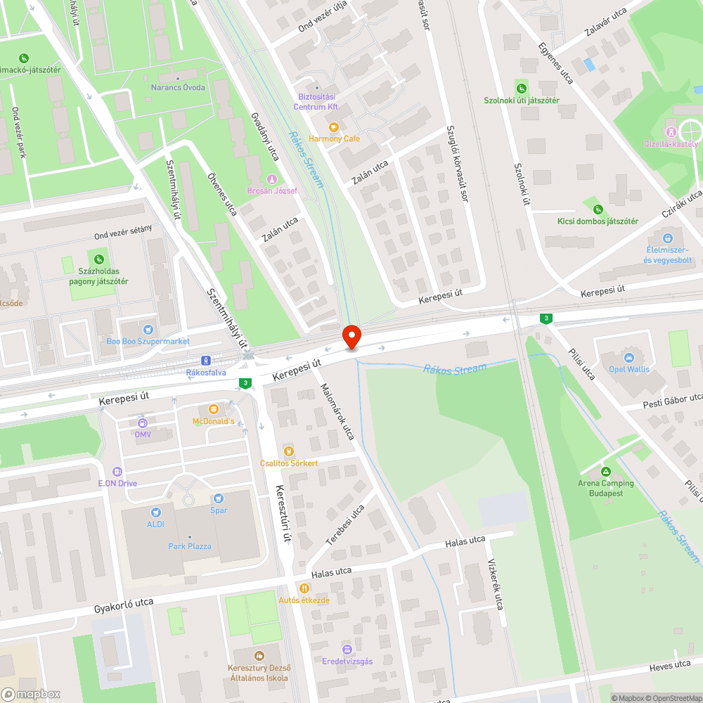 Növénnyel tele levő csatorna-összefolyó bejelentés helye