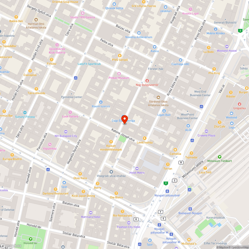 Hulló vakolat, tégladarabok a járdára parkoló autókra bejelentés helye