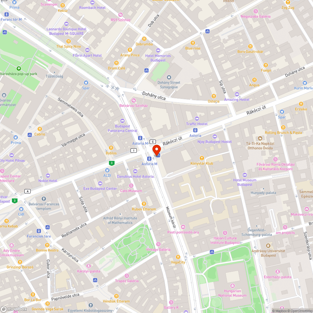 Lépcső tetején nagy pocsolya található bejelentés helye