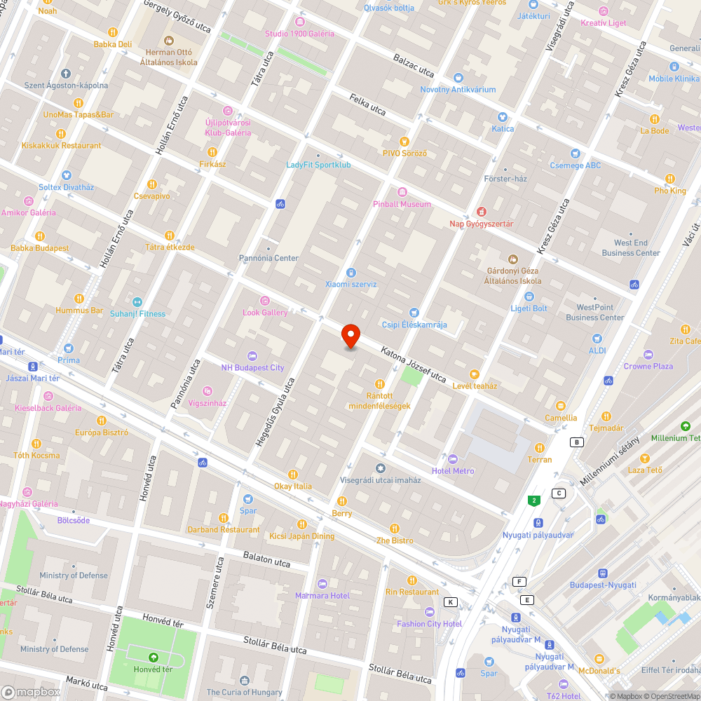 Épületről lógó tábla bejelentés helye