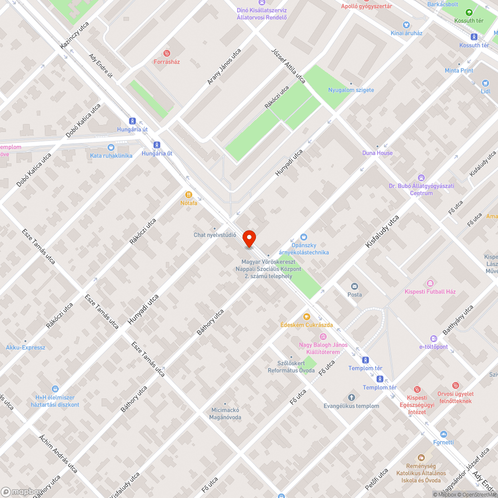 Járdán, zöldön álló Peugeot bejelentés helye