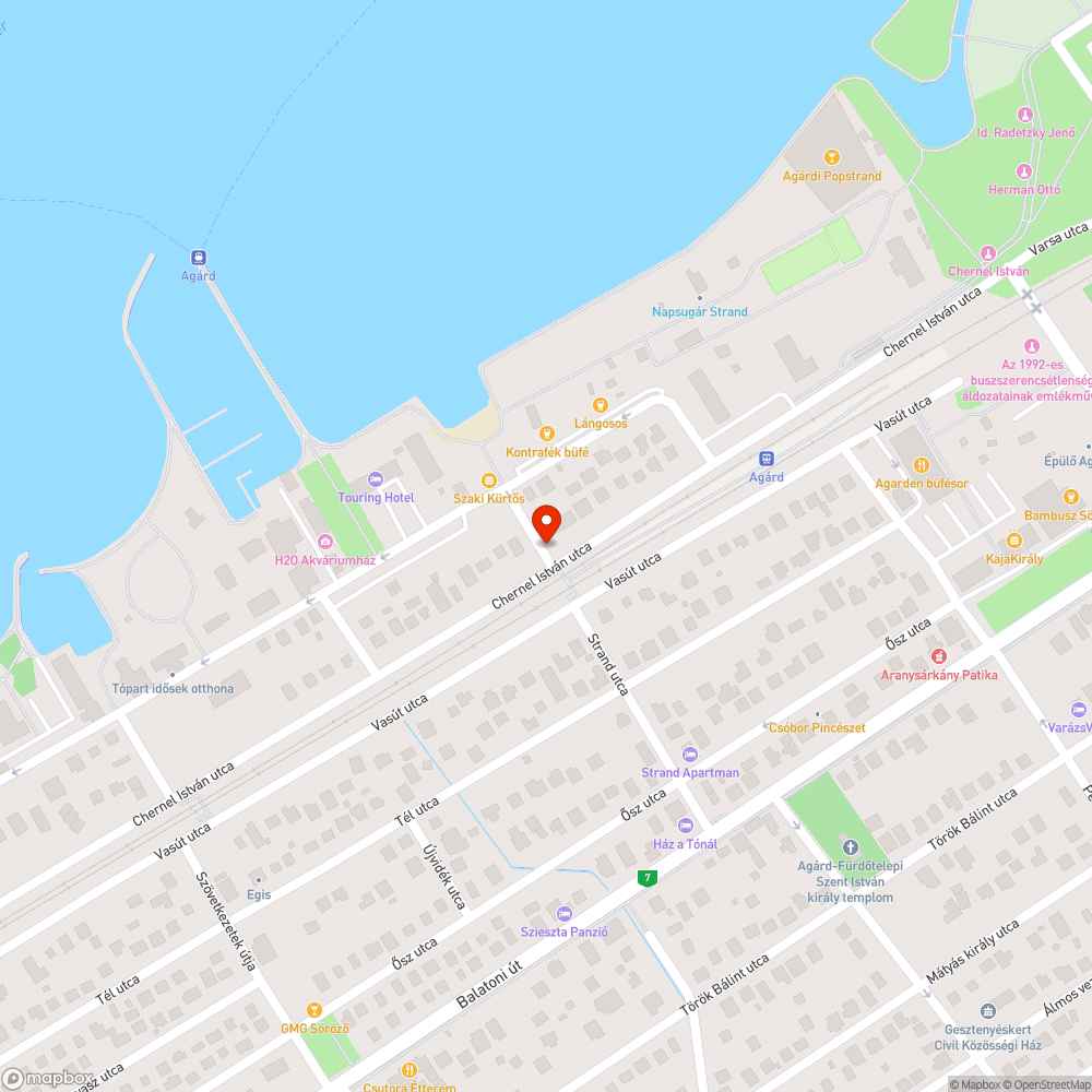 Nem lehet belátni a vasúti átkelőt a zöld növényzet túlnövése okán. bejelentés helye