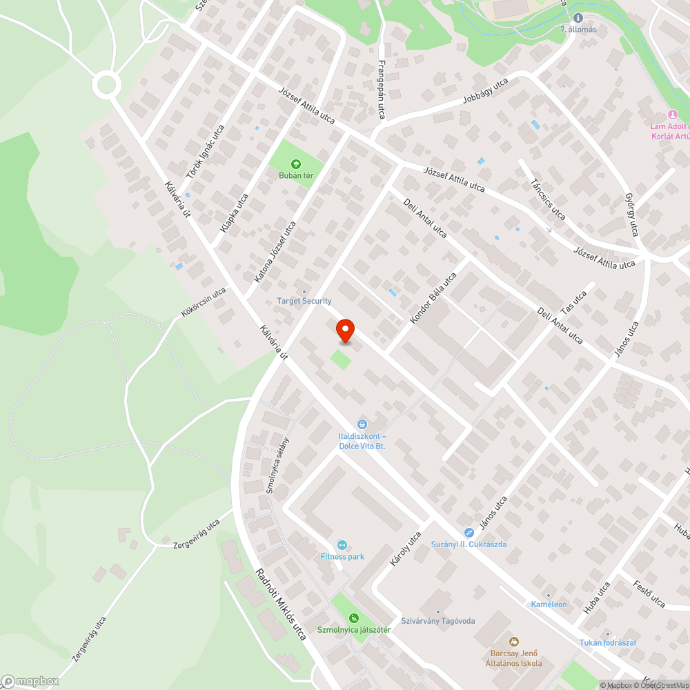 Egy kis téren egyik köztéri lampa semm világít bejelentés helye