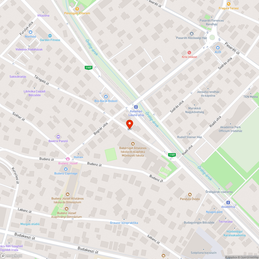 Betondarabok elrejtve az oszlop mögött bejelentés helye