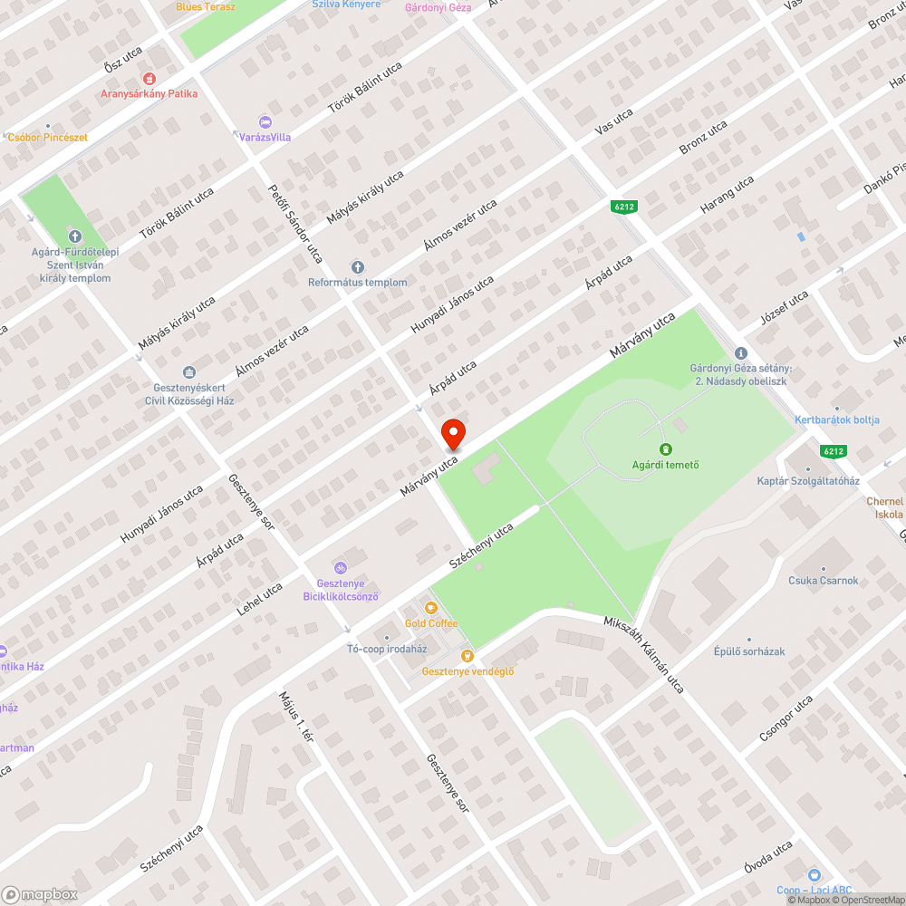 Egyirányú utca tábla kiemelve a helyéről bejelentés helye