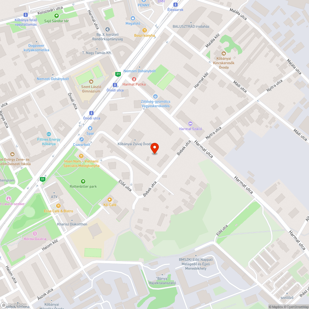 Rosszul kiépitett, esőnél teljesen elduguló csatornalefolyó a parkolóban bejelentés helye