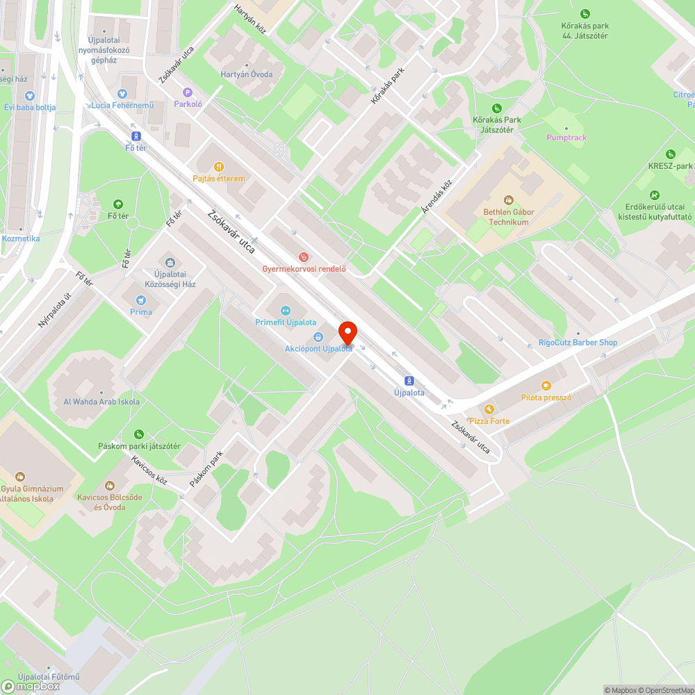 Egy gazdátlan mobilkerítés a járdán bejelentés helye