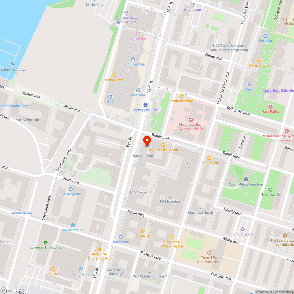 Sérült, lyukas fedlap a sarkon bejelentés helye