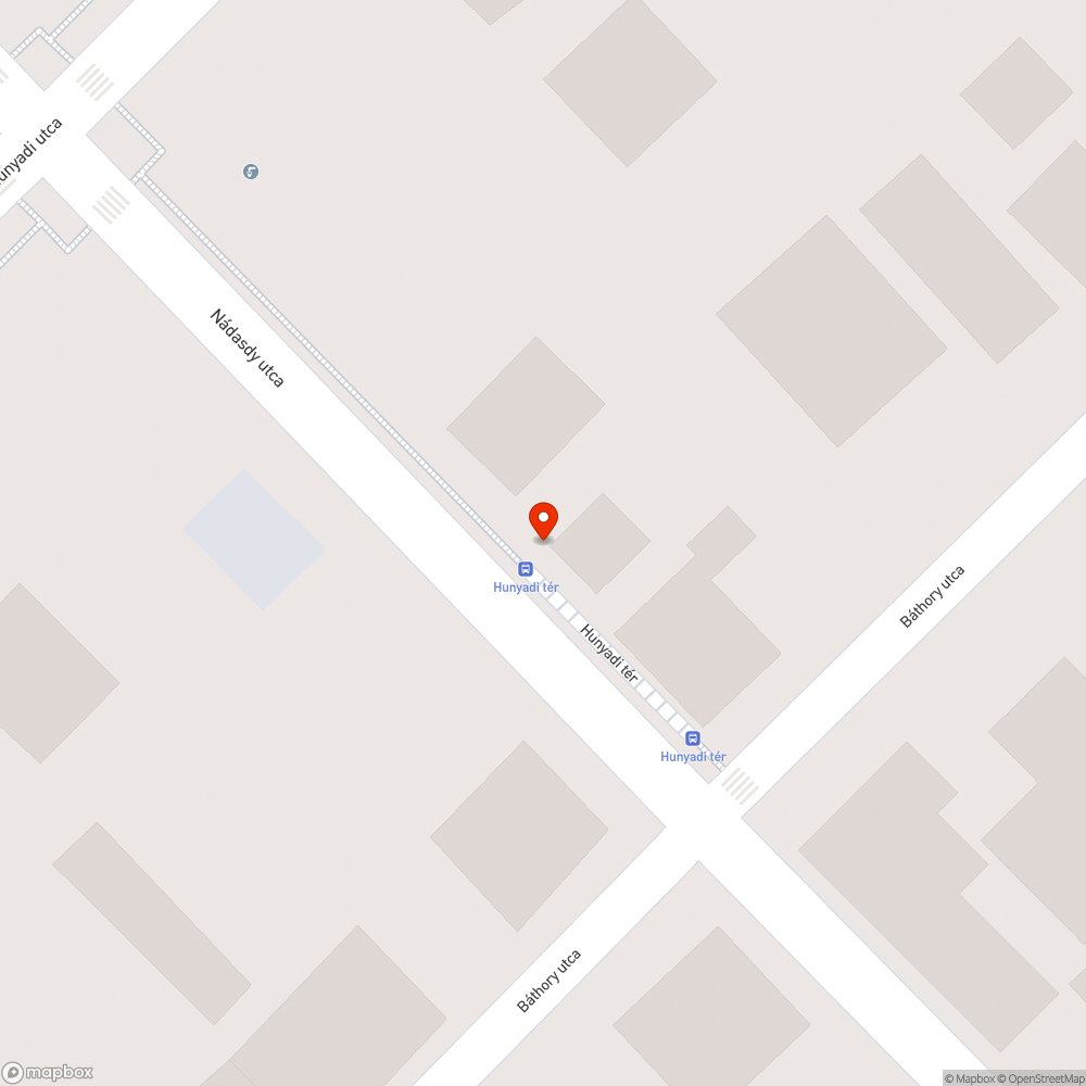 Árnyék nélküli koszos, gazos buszmegálló bejelentés helye